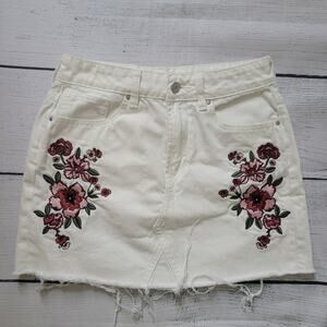 PacSun Size 24 White Denim Floral Embroidered Cut Off Jean Skirt Festival Beach